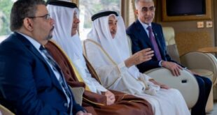 خالد بن عبد الله يغرس الشجرة رقم 14 ألف احتفاءً بانتهاء أعمال التشجير في شارع المحرق الدائرر