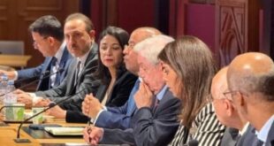 سفير البحرين في باريس يشارك في اجتماع رئيس لجنة الشؤون الخارجية والدفاع والقوات المسلّحة مع عدد من السفراء العرب