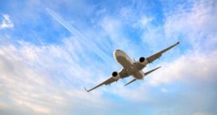 طائرة عائدة من قمة شرم الشيخ تهبط اضطرارياً بسبب «انفجار»