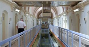 الشرطة البريطانية تطلق سراح 91 سجينا بـ«الخطأ»