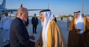 جلالة الملك في مقدمة مستقبلي ملك مملكة ماليزيا