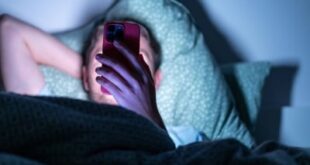 دراسة تنسف المعتقد الشائع بشأن استخدام الهاتف قبل النوم
