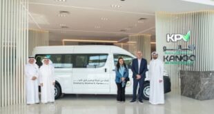 مبرة إبراهيم خليل كانو تتبرع بحافلة «تويوتا هايس» لخدمة كبار السن في نادي الوالدين