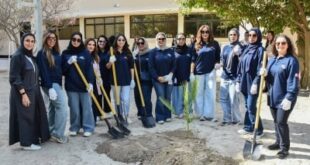 موظفات «ألبا» يبادرن بزراعة الأشجار في بوليتكنك البحرين