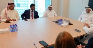 وزير الصناعة والتجارة يزور شركة بي دبليو سي الشرق الأوسط في البحرين