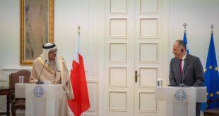 وزير الخارجية يعقد مؤتمراً صحفياً مع وزير الخارجية في جمهورية اليونان