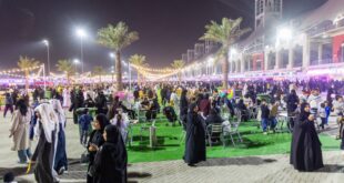 وزيرة السياحة تزور مهرجان «وين وبكم» في حلبة البحرين الدولية