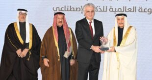 خالد بن عبد الله يكرم حاجي لترؤسه لجنة تحكيم جائزة "يوسف كانو"